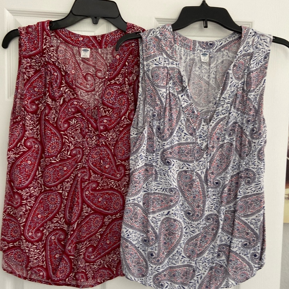 2 Old Navy tops size medium
